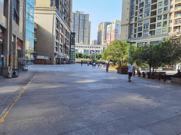 重庆合川合川滨江路中奥城(c区)中奥城小区环境好 交通方便 居家舒适