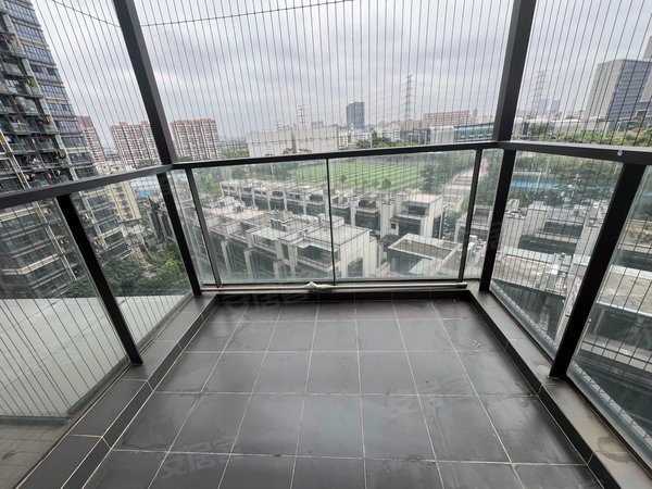 【多图】珑门,观澜租房,九龙山体育公园,珑门名苑,精装4房,看球场!