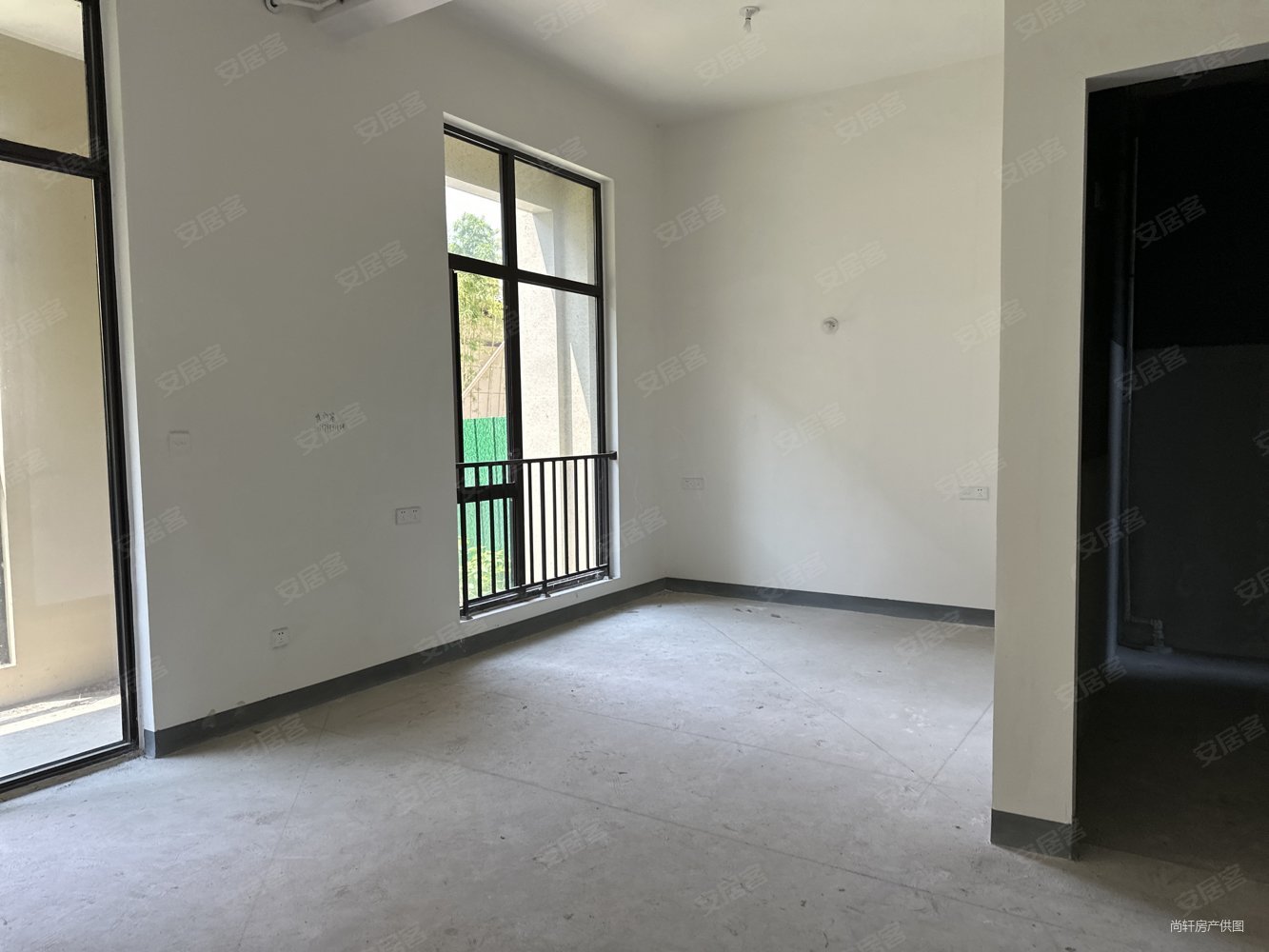 龙茂府排屋630万 带车位2个毛胚急