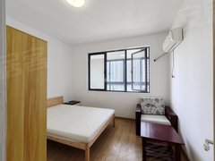 常熟东南开发区东南开发区中心湖畔现代城 精装3房 包物业 干净清爽 民用水电 有钥匙 急出租房源真实图片