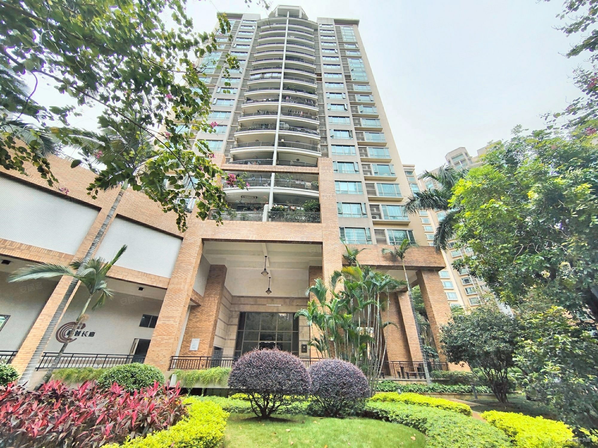 骏威锦东花园b区5室2厅2卫210.14㎡南北498万