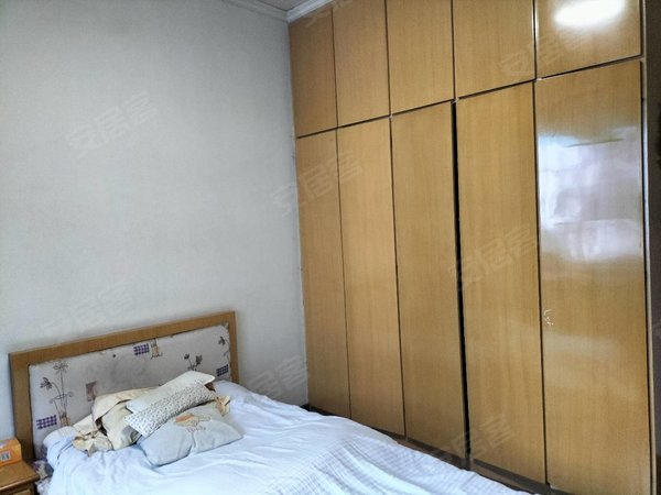 金华婺城婺城江南南滨花园世贸旁 轻轨口 有小区 两室两厅带阳台 拎包