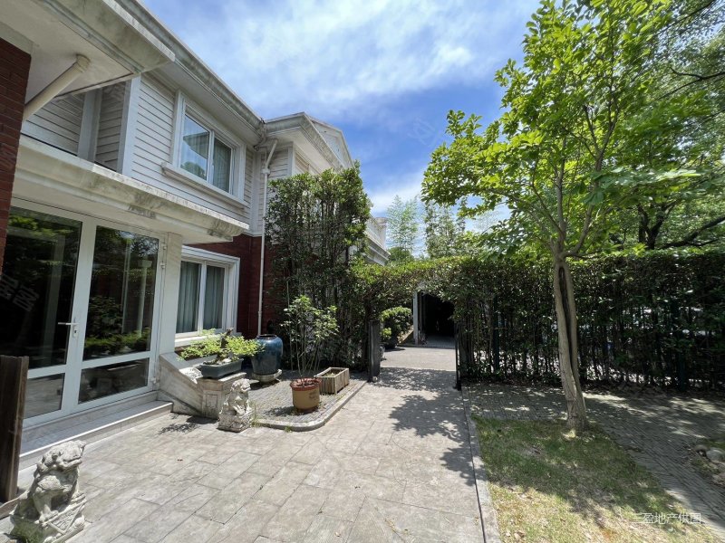 颐景园新出笋盘一期独栋别墅占地千平2580w销售