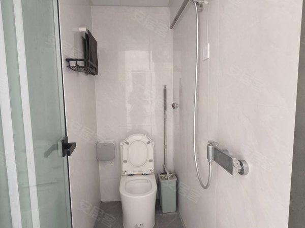襄阳樊城火车站众晶华尔街万达商圈紫贞公园对面精装复式大一室,拎包入住看房方便出租房源真实图片