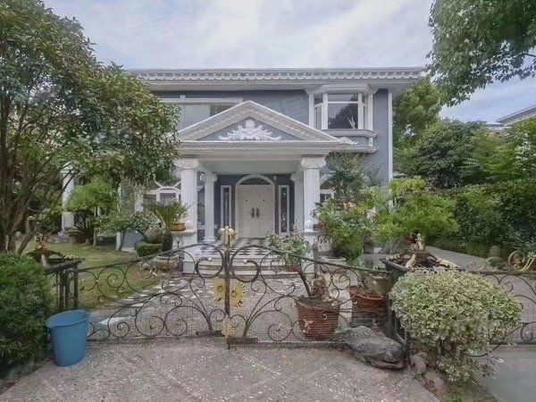 上海松江九亭新上海花园洋房独栋别墅,看房随时,豪华装修,花园400平米