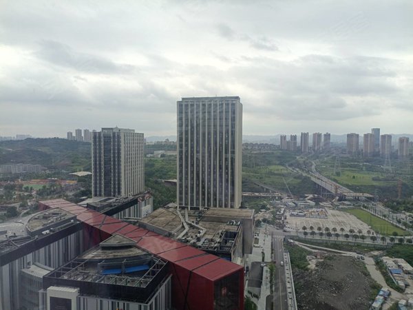 重庆渝北中央公园龙湖天际可免费停车,楼下轻轨5号,10号线到,龙湖天街