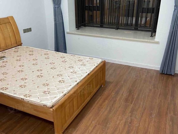 台州临海大洋中梁悦荣府中梁悦荣府精装修4室家电家具齐全小区环境