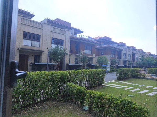 苏州吴江汾湖碧桂园观澜天境(别墅)采光好,南北通透,家具家电齐全