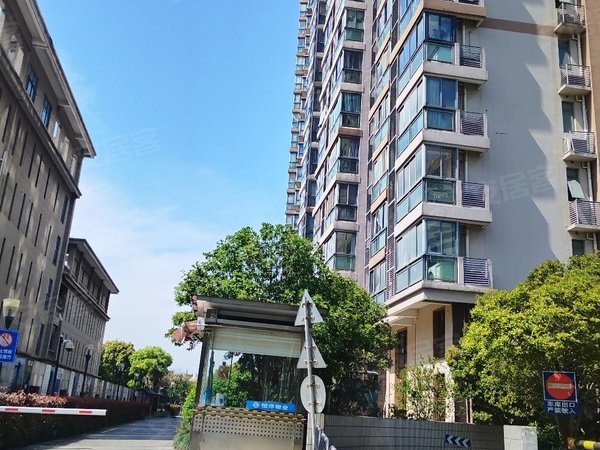 苏州太仓娄东五洋广场五羊广场电梯电梯房一室精装修1700有天燃气出租