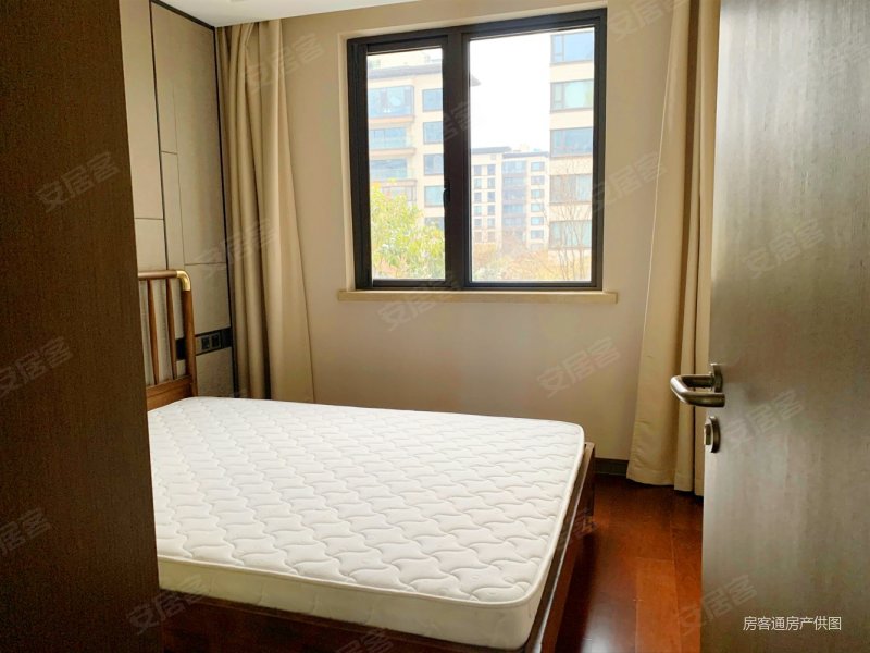 精装可拎包入住,绿地城长安宫二手房,350万,4室2厅,3卫,156平米-西安