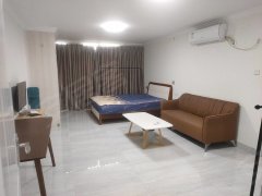 北滘全新精装公寓包物业包网络月租1500元。