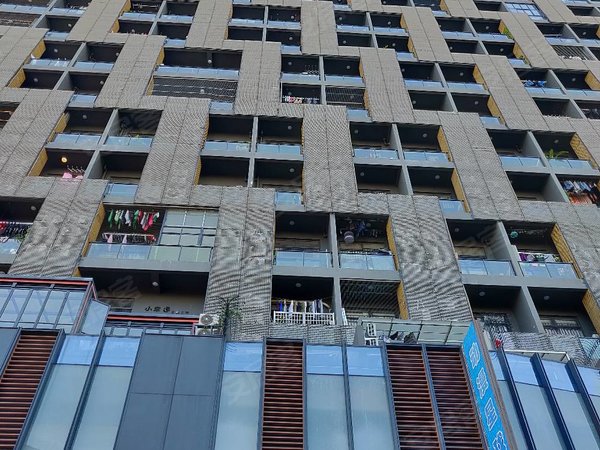 广州海珠江燕路万科派海珠区 万科派 精装复式两房仅租4500元 可住