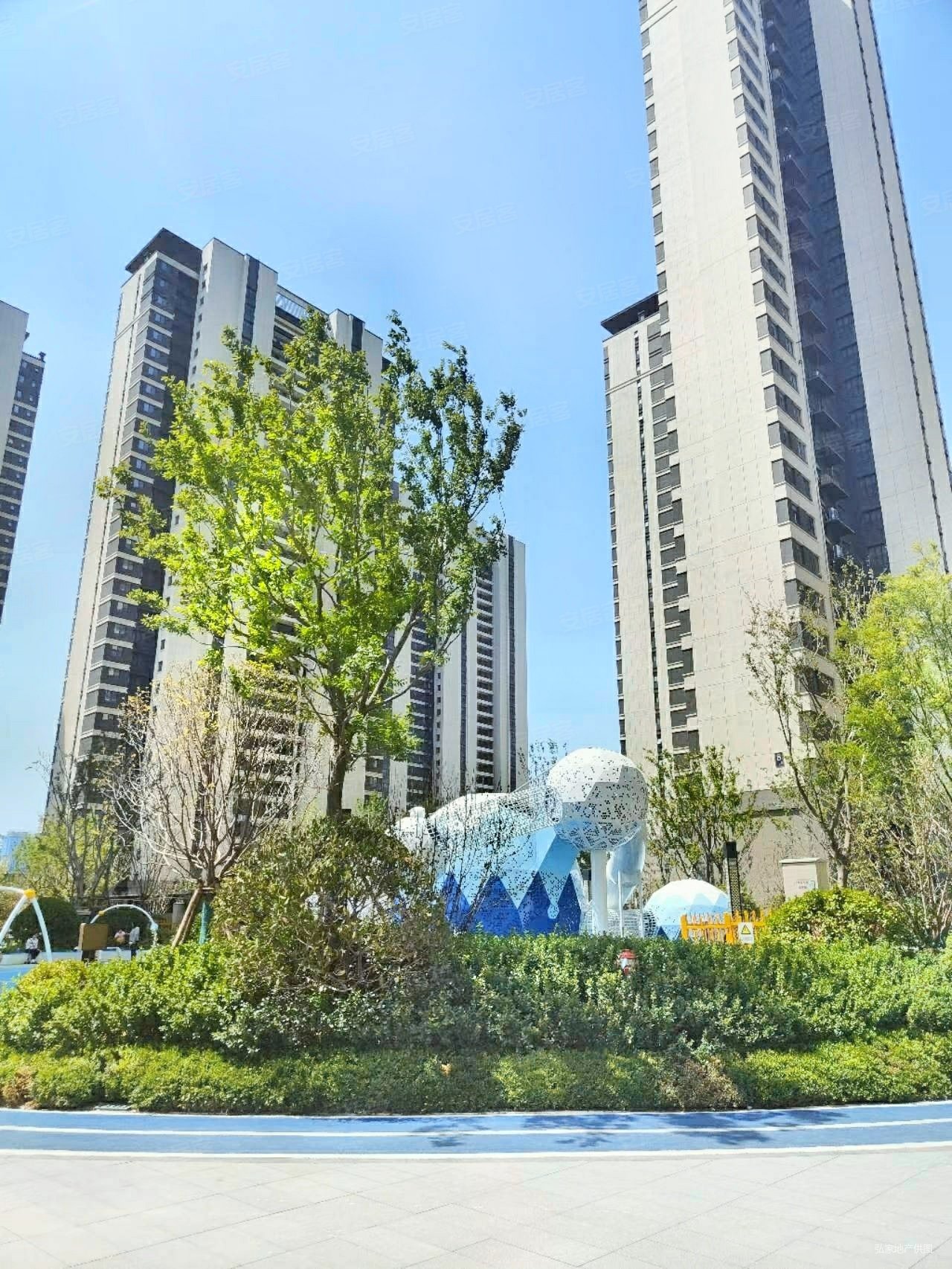 金地湖城风华3室2厅2卫125.69㎡南北189.9万