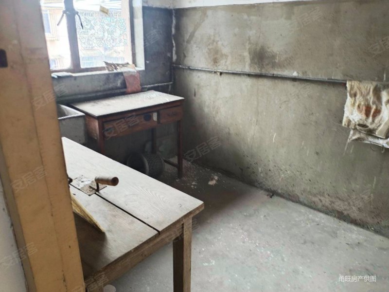急售钱东社区4号地铁口7075平160万看房子方便