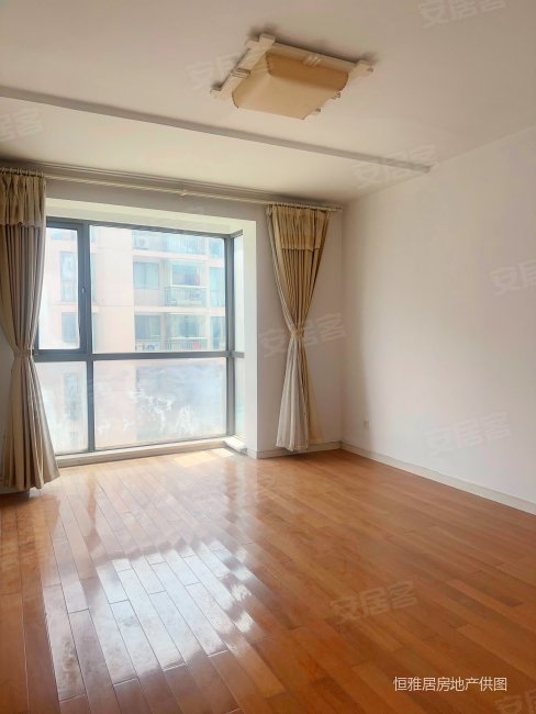 新港名城花园 购物方便 电梯房 超低密度 中间楼层采光好