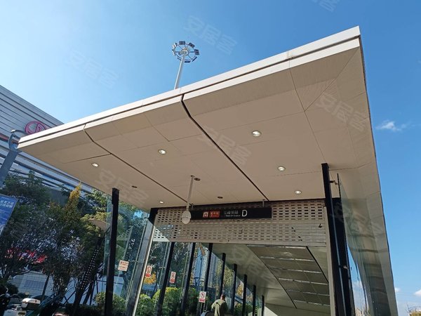 昆明呈贡市政府惠兰园2000元急租春融街地铁站口惠兰园大四房带家具