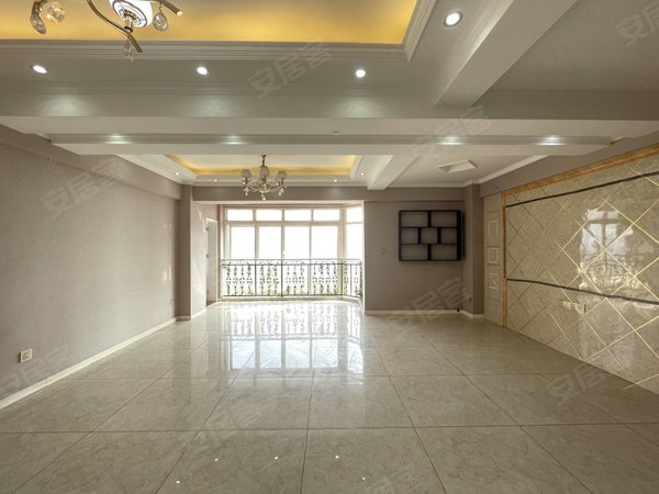 重庆渝中解放碑渝亚大厦较场口轻轨出口,景区旁大房子出租可民宿  可