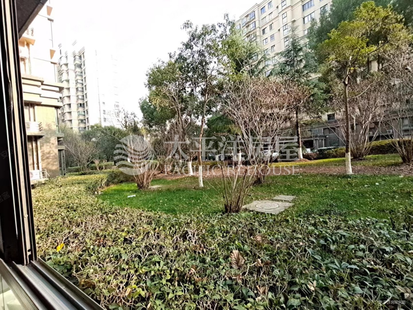 九城湖滨商品房小区绿化高大两居南向采光好近地铁