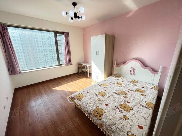 国际会展中心租房,中林路嘎嘎板正的大窗卧室 采光好 绿城百合花园