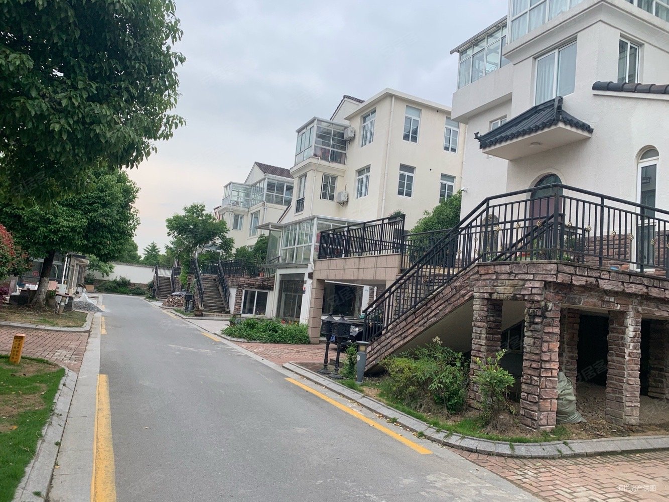 千灯逸墅古镇边别墅精装修房东自住拎包即住家电家具全送