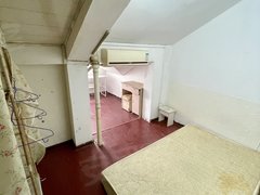 青岛市南香港中路2室1厅 香港花园 阁楼带空调 带电梯 高雄路地铁 麦凯乐出租房源真实图片