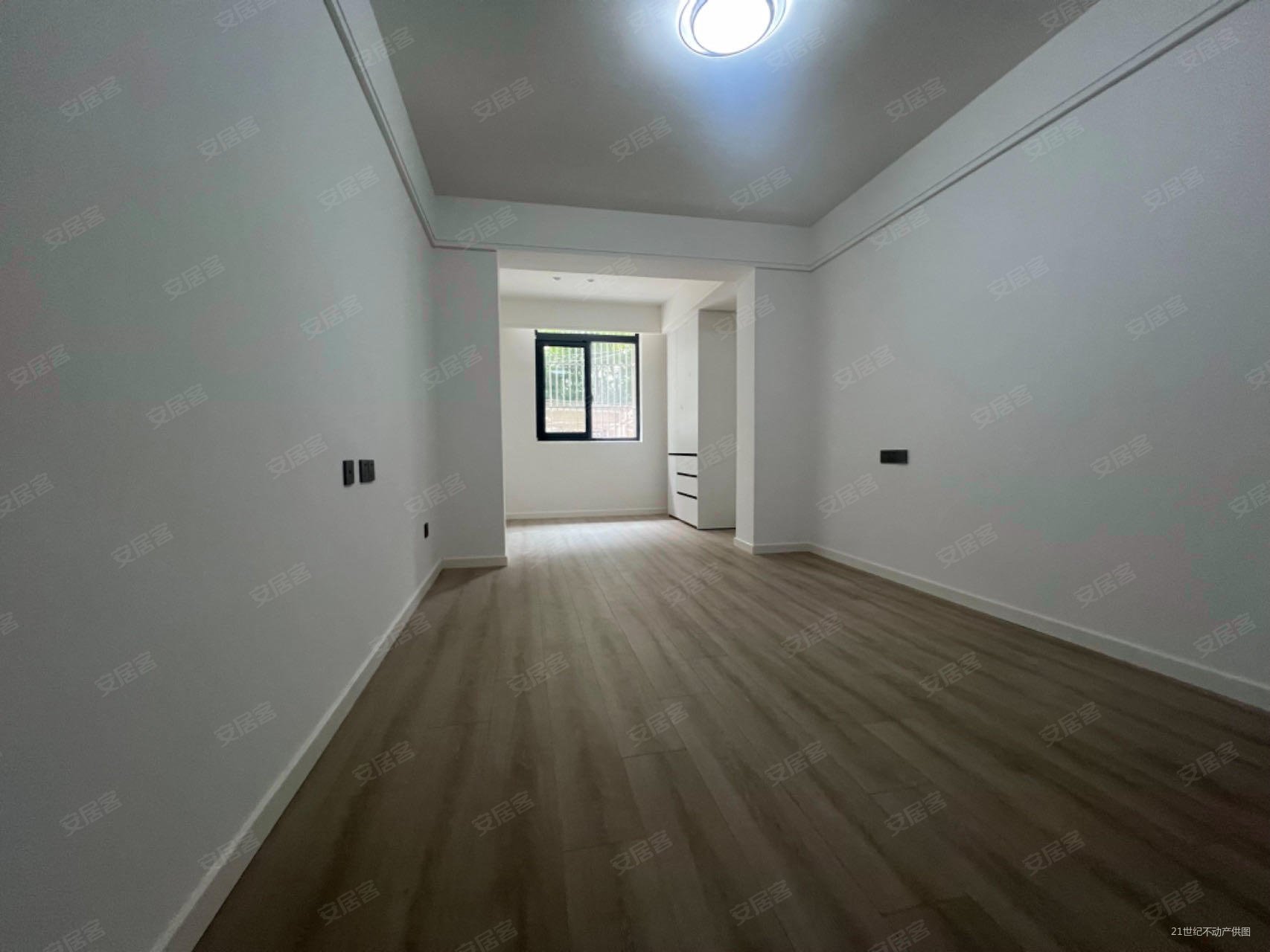 鞍山商圈 8号线鞍山新村地铁口 精装电梯三房 全南边套全明,三峰大厦