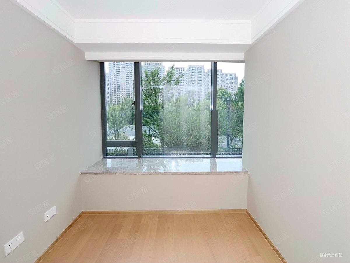 滨江丹枫四季次新房 房东一天没住过  品质小区 優值资产