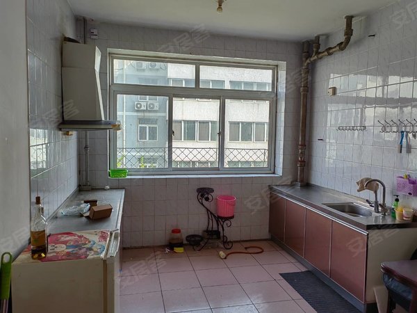 龙口西城区北马大街粮寓小区粮寓小区3楼3室900元家电,家具齐全,龙口中学西出租房源真实图片