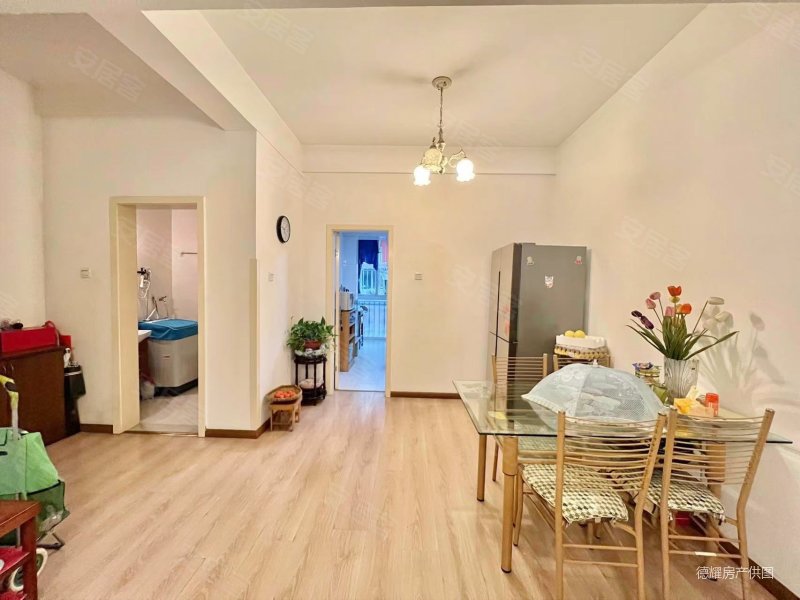 中庭位置采光好,出门50米地铁口,三和花园二手房,140万,2室2厅,2卫