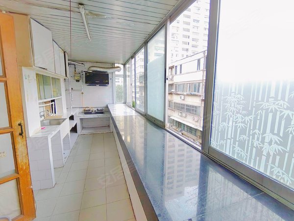 租期灵活实拍图郑州人民医院芯互联中孚大厦夜市街