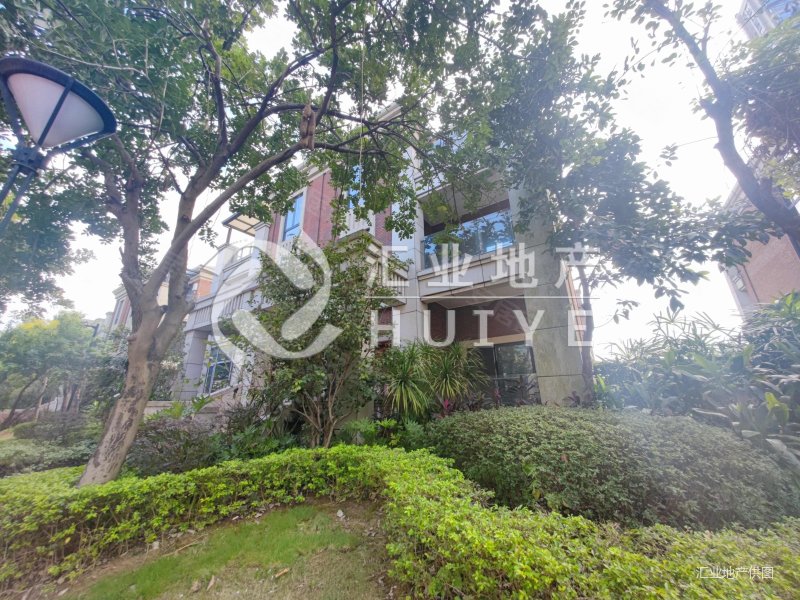 鼎峰尚境(别墅)200平大花园,小区中心,让您居住非常舒适!