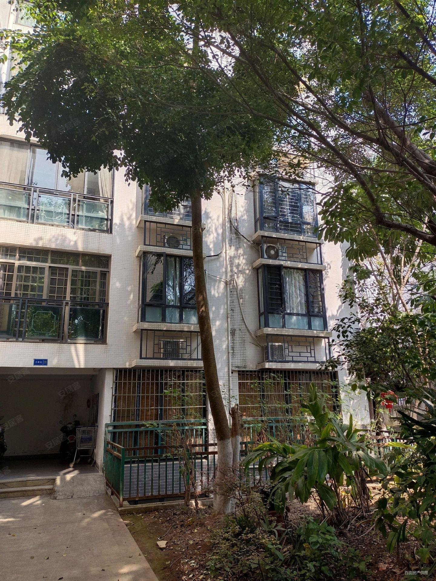 兴佳清华坊4室2厅2卫155.26㎡南北180万