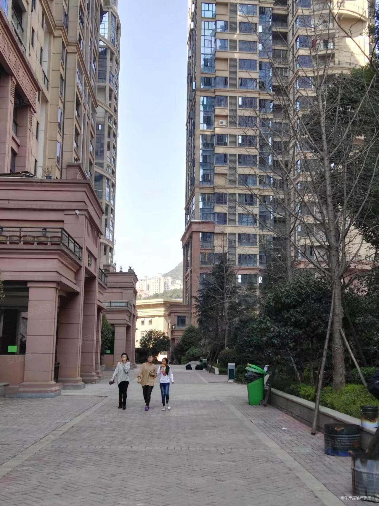 急售急售龙湾国际二期电梯房124平精装4房仅售96万繁华地段