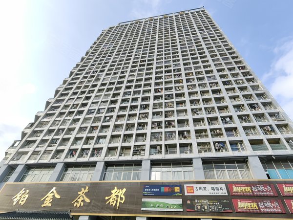 深圳宝安新安白金酒店公寓全新地板,大飘窗南向通透,性价比高,花园