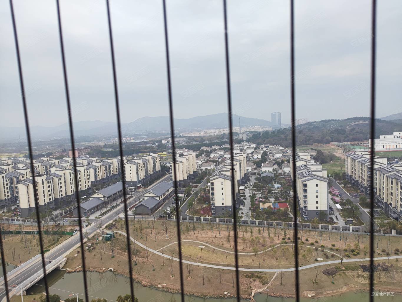 君悦豪庭18加顶115平四室两厅两卫精装售1598万