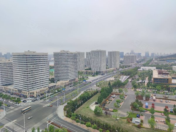 近融创茂 世茂诺沙湾 套三双卫 民水民电 阳台已封 随时看房,黄岛租房