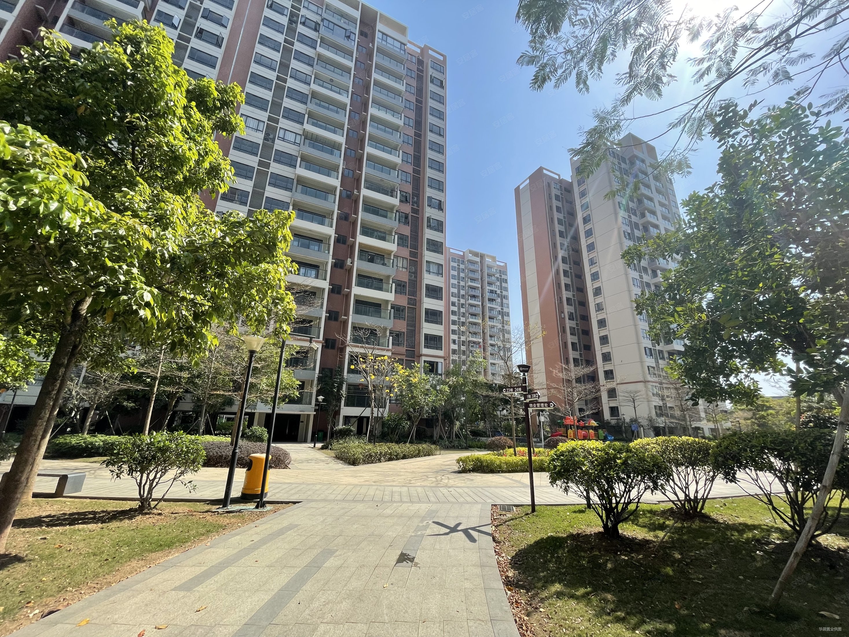 御品泰景3室2厅2卫106㎡南北90万