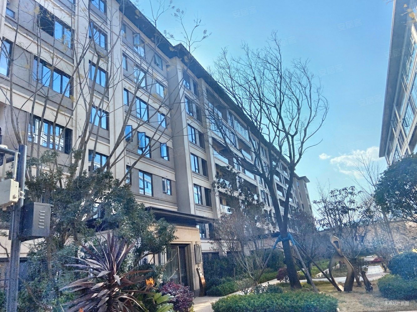 融创观滇洋房191平满2年,只卖395万急售,主卧都能观滇,融创文旅城九云