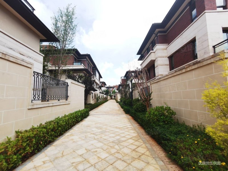 环湖路 恒大云玺 k户型 端头联排别墅 前后侧花园 房东急售