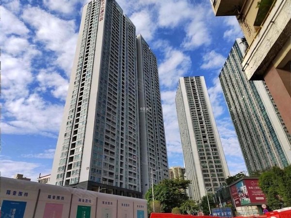 深圳福田石厦新天石厦花园福田地铁口急租新天石厦花园全新装修可谈价