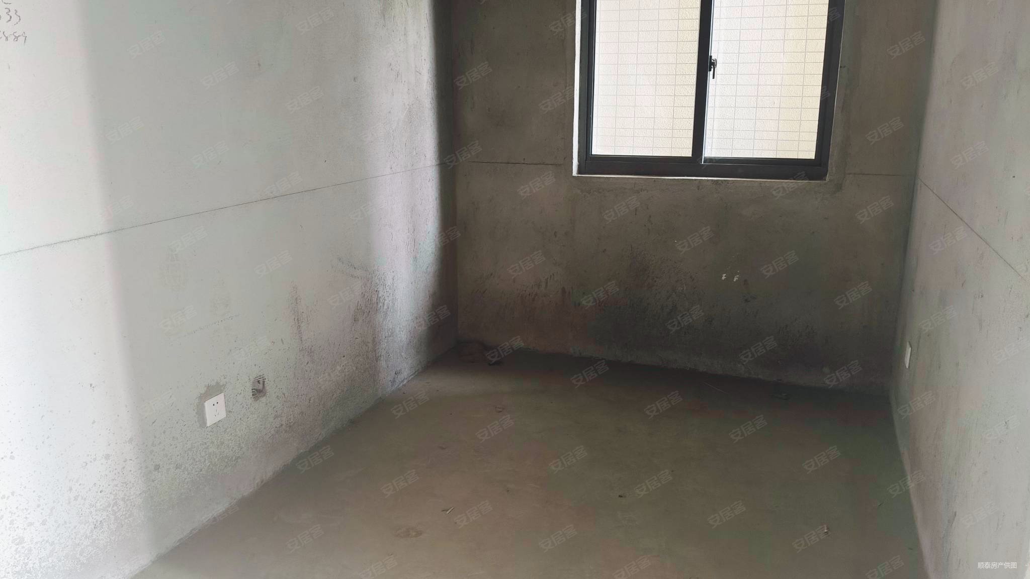 冠城华府3室2厅1卫108㎡南北59.8万