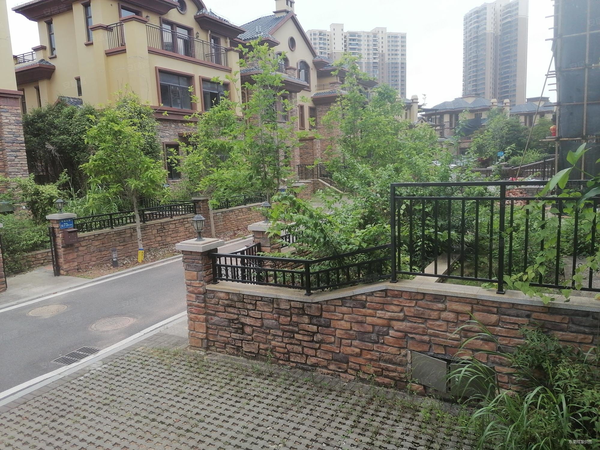 东莞房产网>东莞二手房>塘厦二手房>新行政中心二手房>御城花园(别墅)