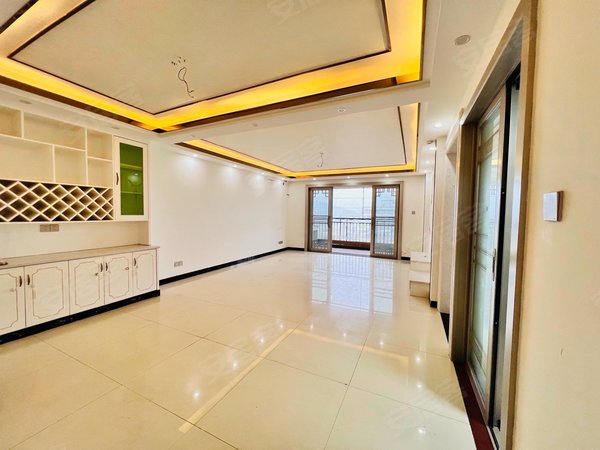 深圳龙华大浪鸿盛御景鸿盛御景花园小区 电梯高层 三房两厅 采光无