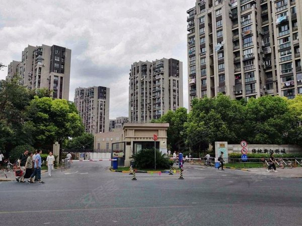 上海嘉定江桥新城绿地新江桥城(西区)楼下就是商业街!