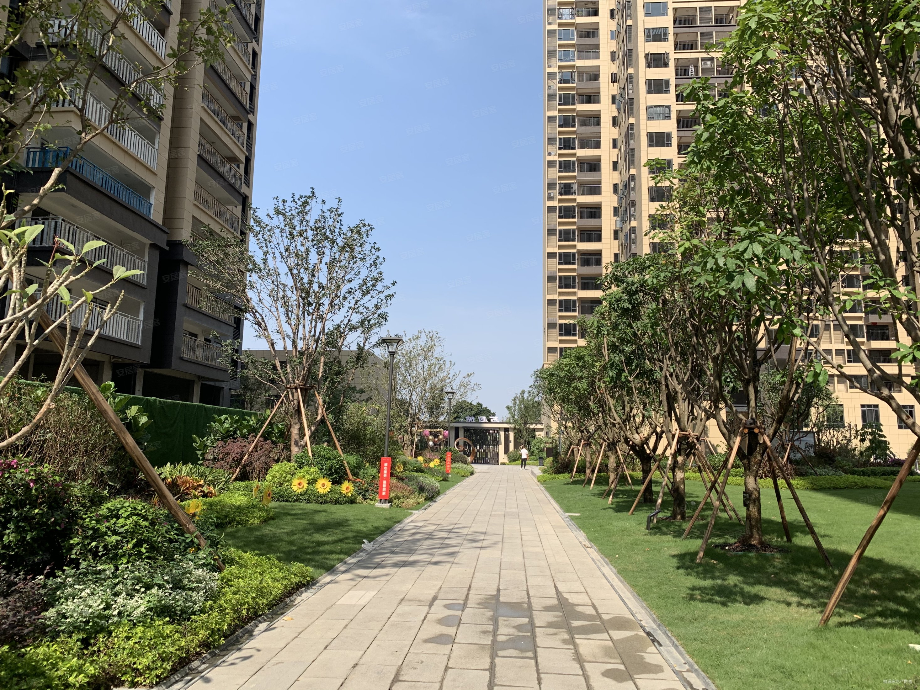 震惊!万科城 刚需三房即买即住看花园 税费少 业主急售