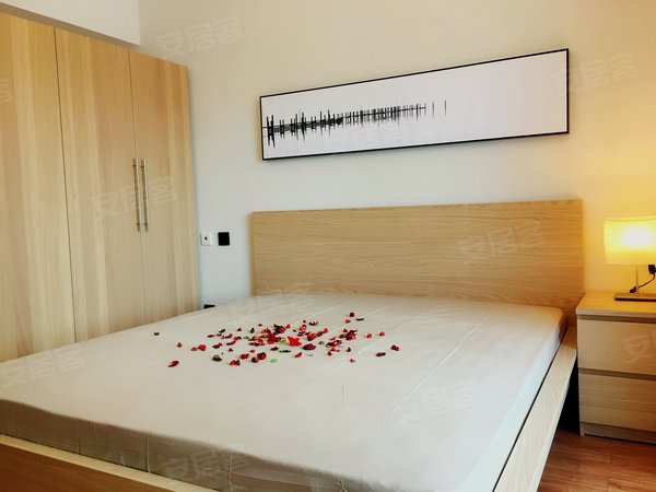 西安高新区高新路高新水晶城甘家寨地铁口 中大国际旁 高新水晶城 尚