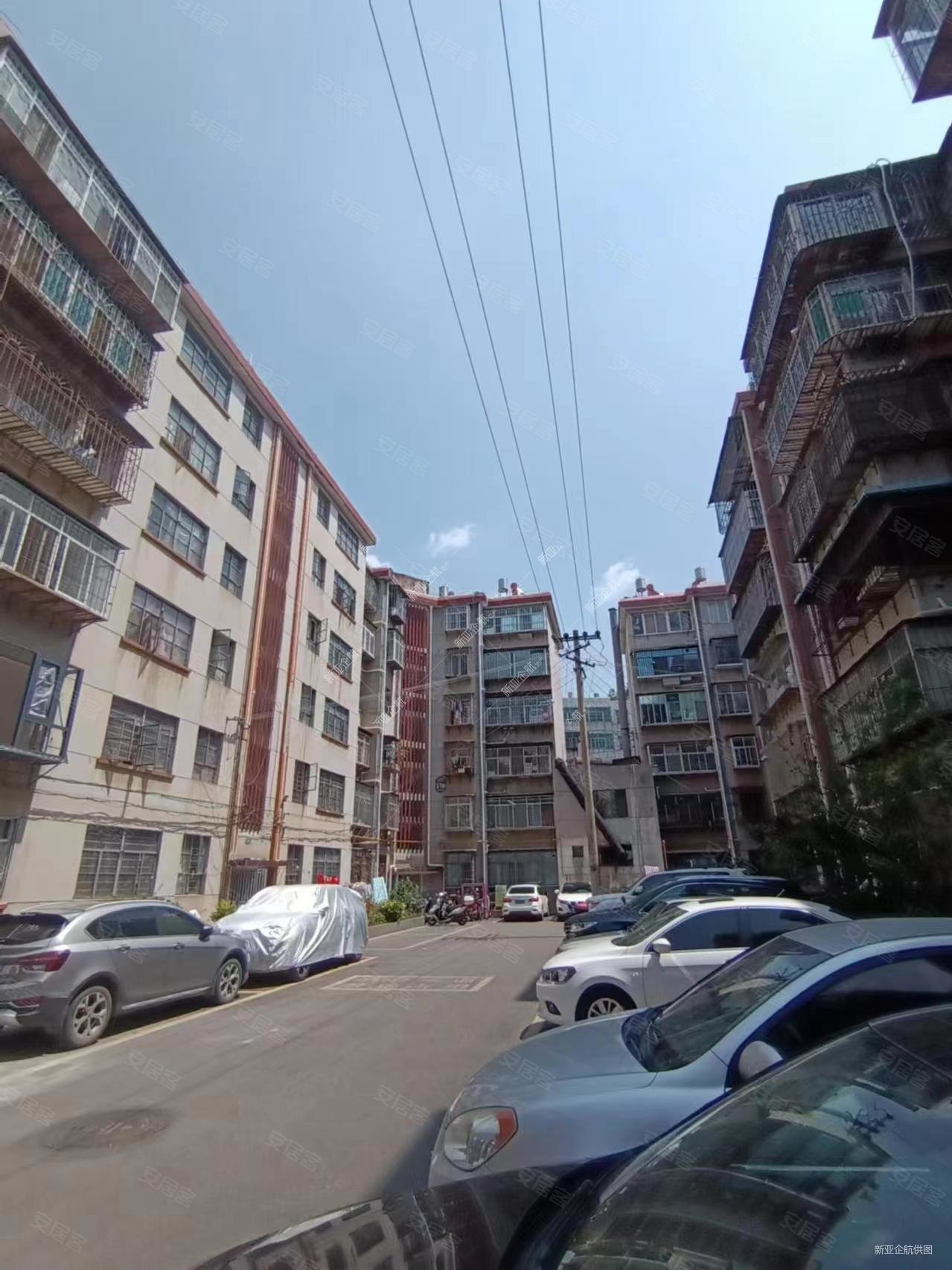 地铁口2楼板房拎包入住