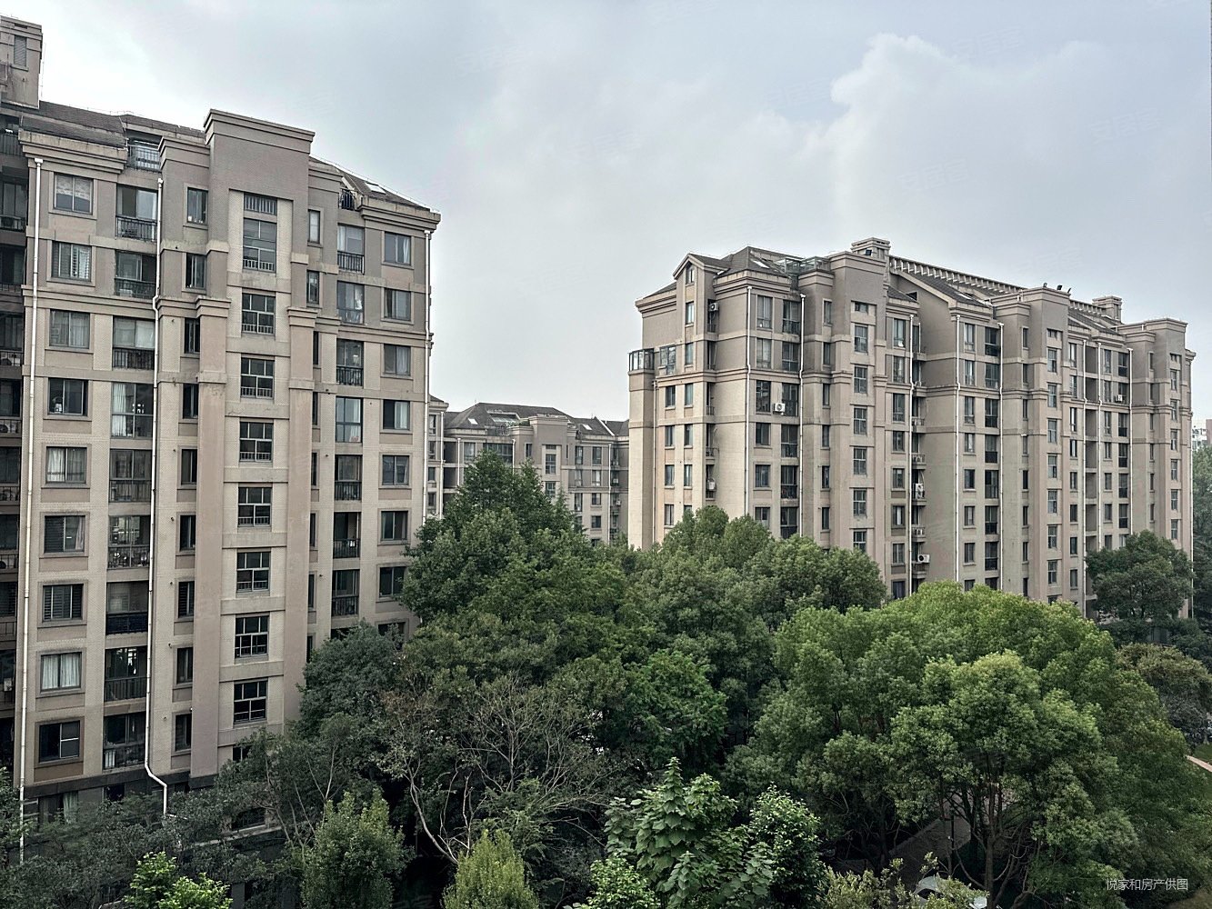 江南明珠苑3室2厅2卫130㎡南北260万