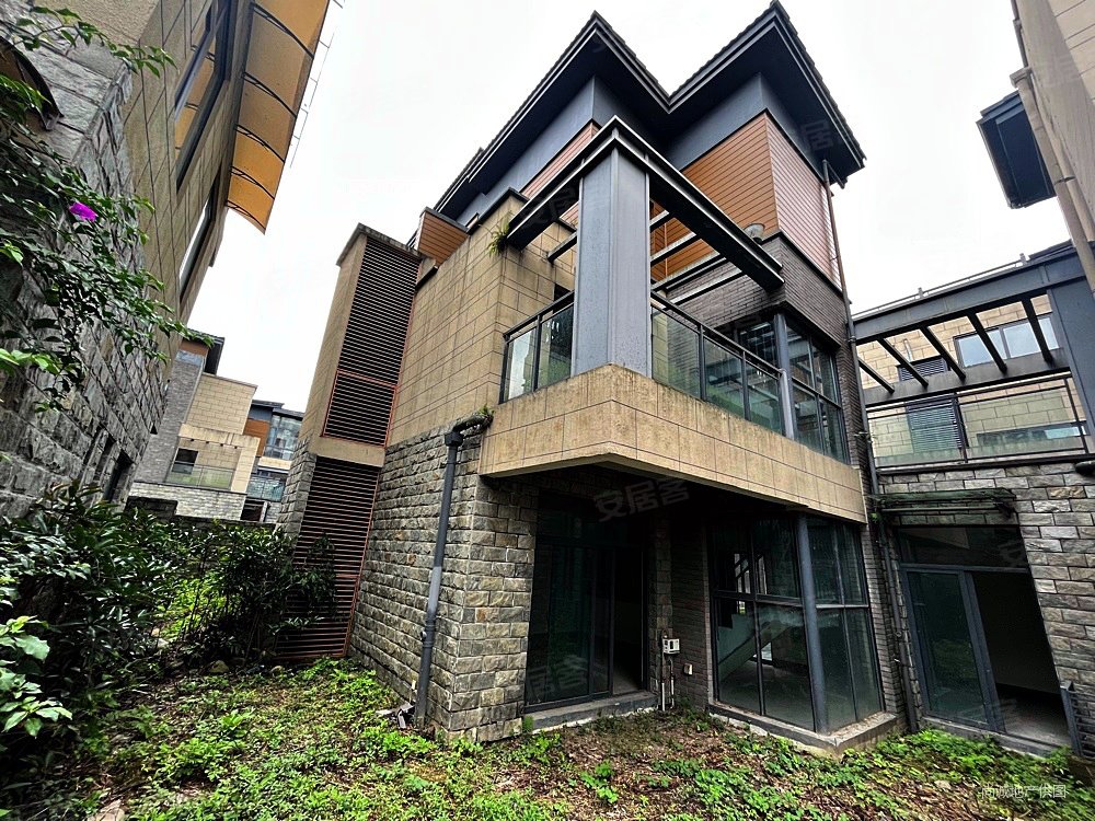 观山墅一区4室2厅3卫121.48㎡西南141万