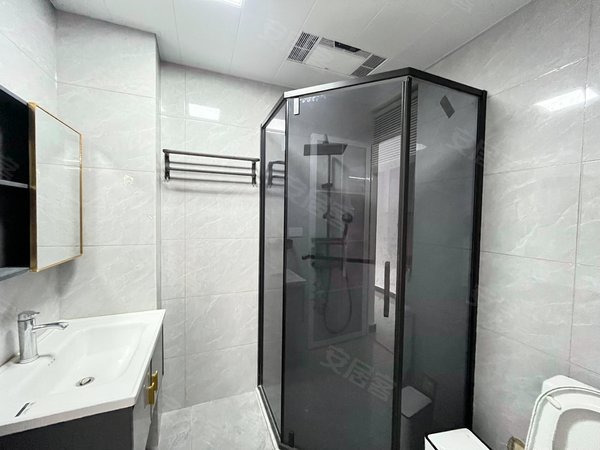 海宁斜桥镇斜桥鸿翔金桂里庆云街上 近地铁口 金桂里精装三房两卫 停车方便 配套齐全出租房源真实图片